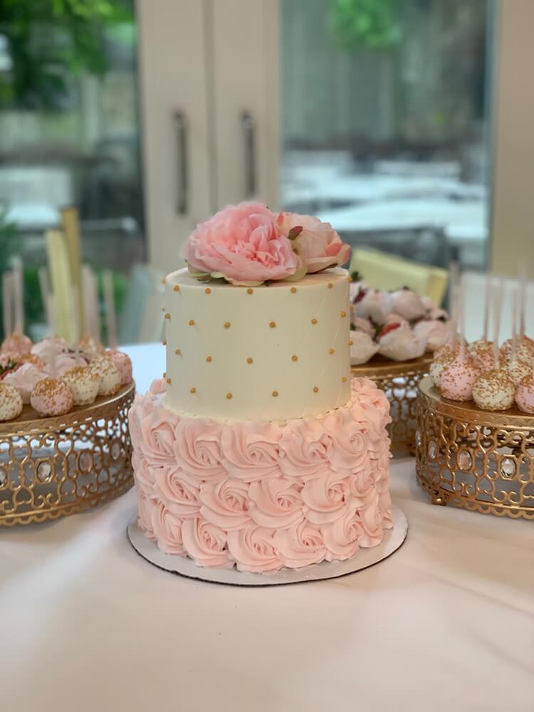 We love the pretty pink ruffles on this elegant cake by  @cindyscakecreations! #youmakeitamazing · · · #ca… | Cake decorating,  Wilton cake decorating, Elegant cakes